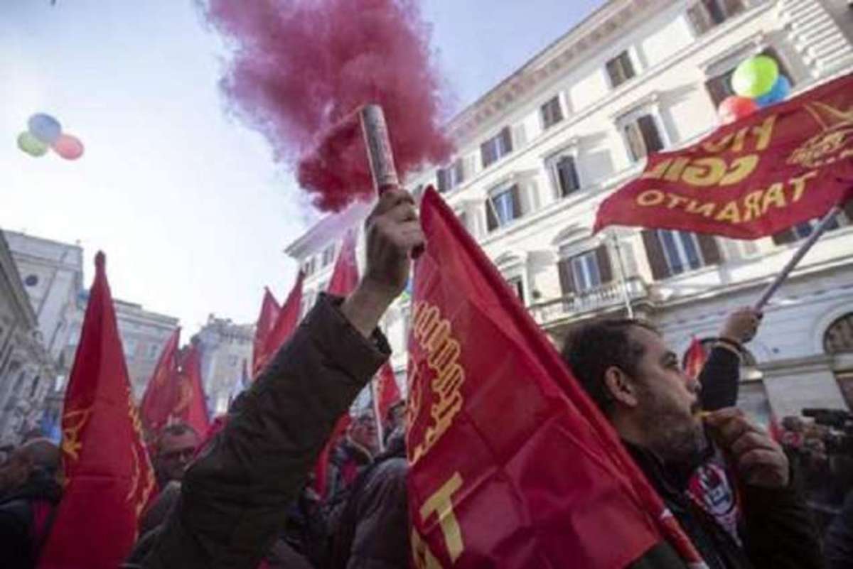Steel workers belonging to trade unions staged demonstrations in Rome on Tuesday, in a protest against steel giant ArcelorMittal's planned withdrawal from a 2017 agreement to take over the Ilva steel company, Italian media reported 