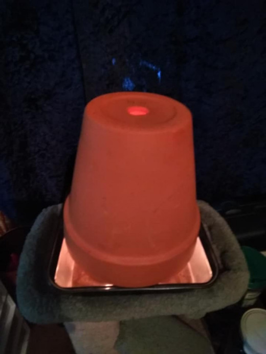 This is the terracotta flower pot cover that absorbs and distributes hear.
