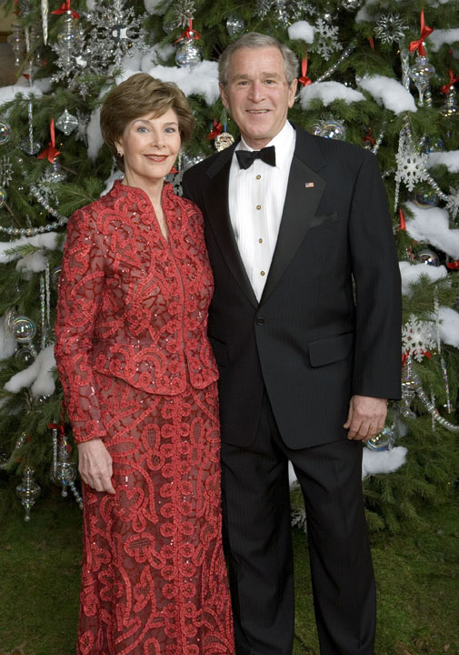 President George W. Bush and Mrs. Laura Bush pose for a holiday portrait in front the White House Christmas Tree Sunday, Dec. 3, 2006. 