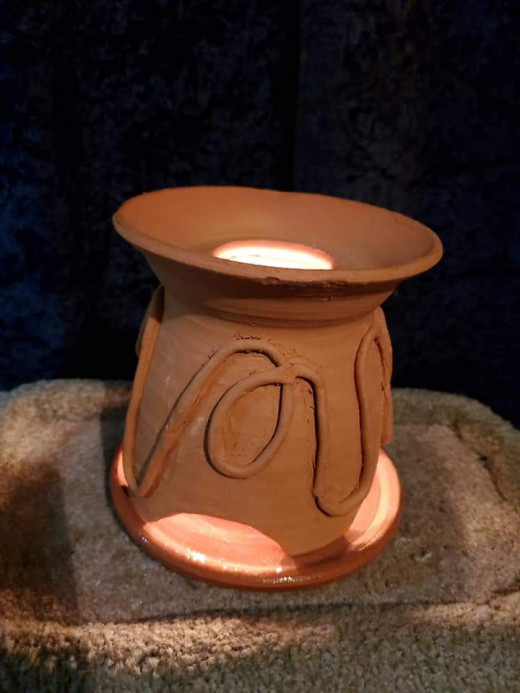 This is the candle powered terracotta   heater at the focus of this instructional article. 