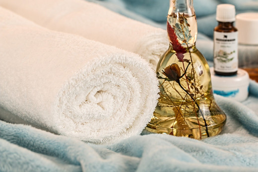 Aromatherapy has numerous benefits that outshine simple spa treatments. 