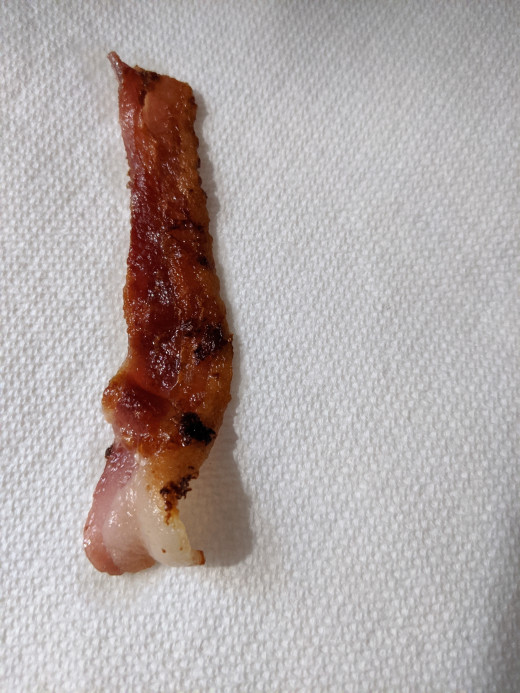 Bacon to paper towel, drain