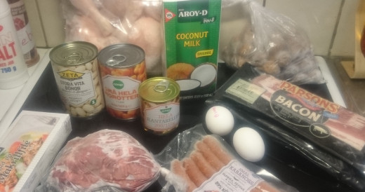 (frozen) chicken legs, (frozen) swedish meatballs, coconut milk, beans, carrots, mushrooms, eggs, (frozen) bacon, (frozen) fish, (frozen) pork and (frozen) sausage.