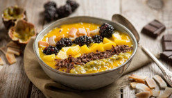 Mango Dessert Smoothie Bowl, a Colorful and Tasty Dessert