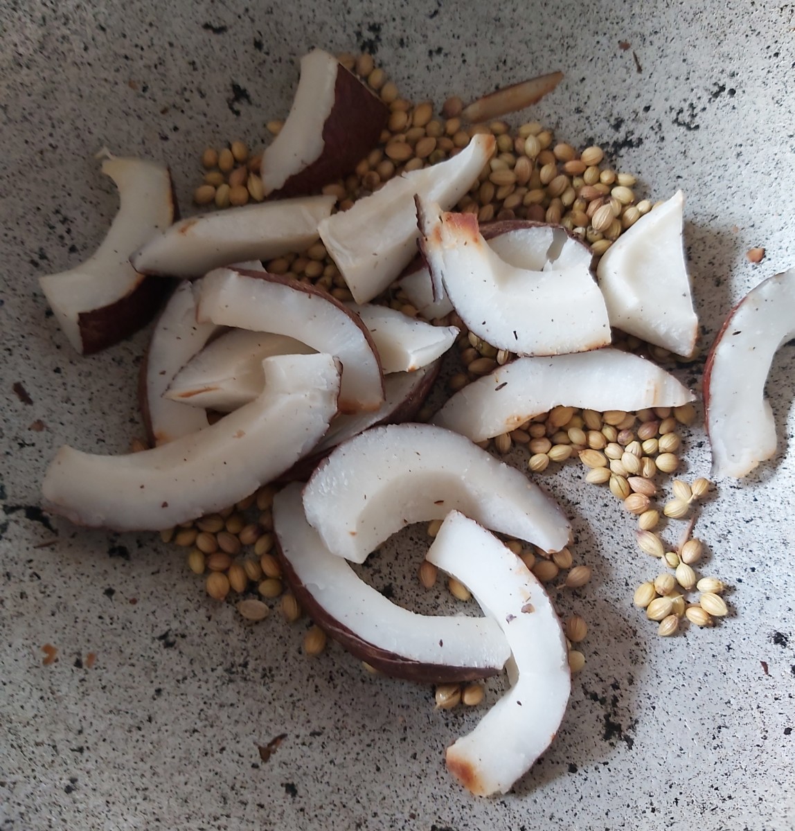 Add 2-3 teaspoons of coriander seeds, fry for 1 minute. Off the flame and allow it to cool down.