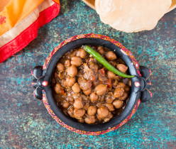 Mouth Licking Recipe of One of the most Famous North Indian Dish - Amritsari Chole