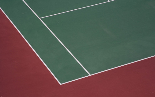This photo of a tennis court symbolizes the title of the album Quadra.