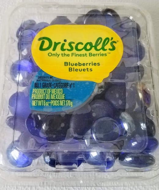 Play-food blueberries