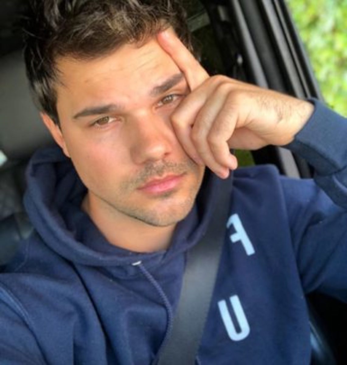 Taylor Lautner in the car