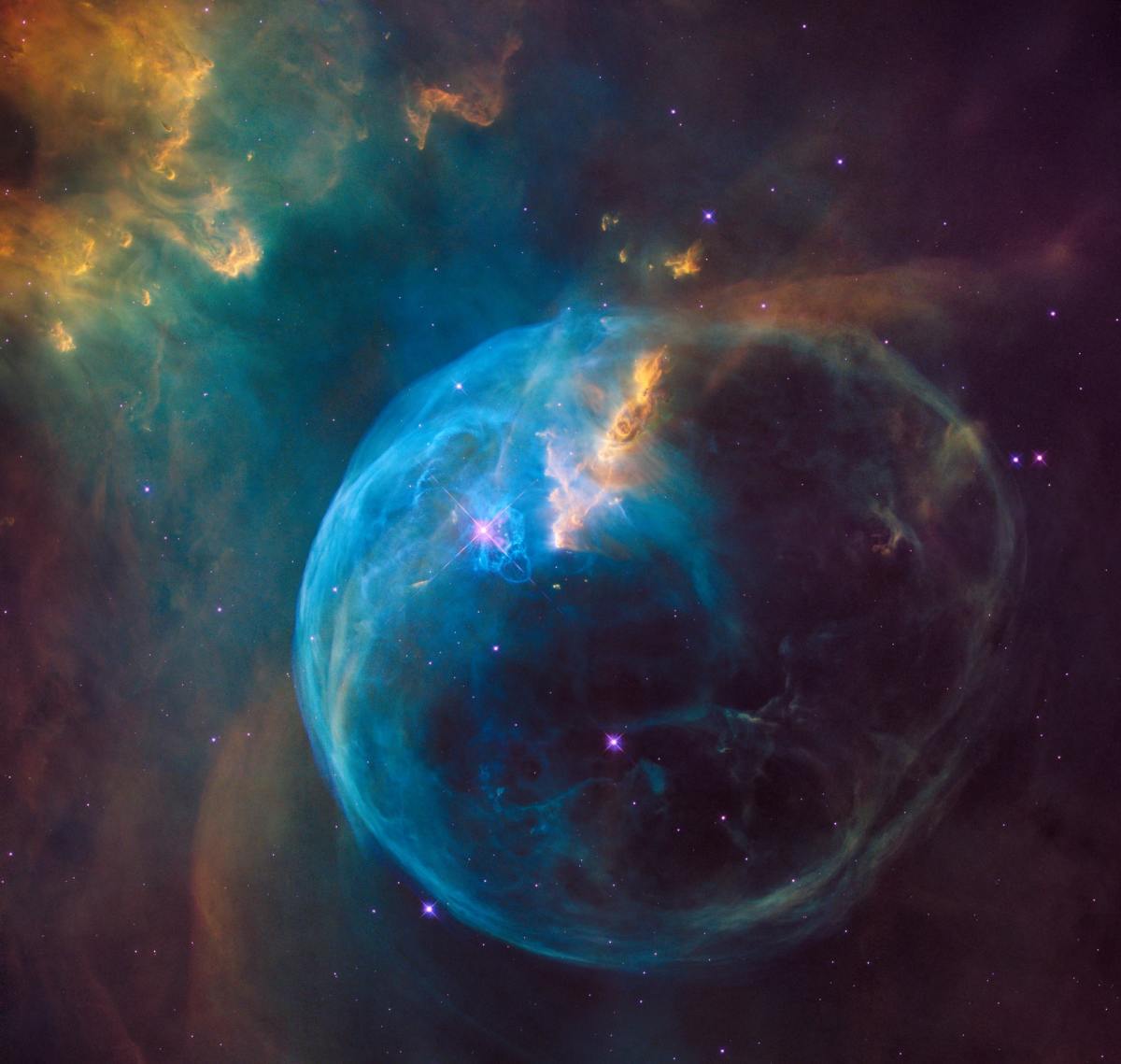 Stunning image of cat eye nebula taken by Hubble space telescope