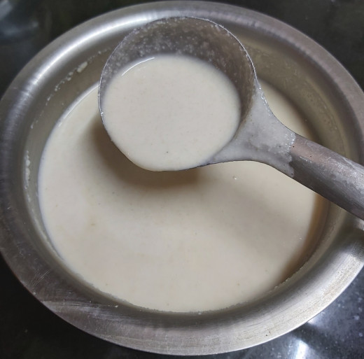 Once the batter is ready, check the consistency and add more water if required. Batter should be runny and free flowing. (Thin batter makes perfect netted dosa).