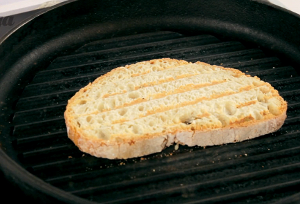 Fry the bread in a dry pan or in the oven until Golden brown.