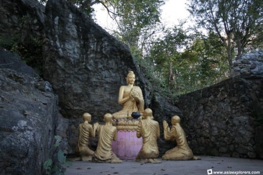 Statue of Buddha with disciples, Mount Phousi