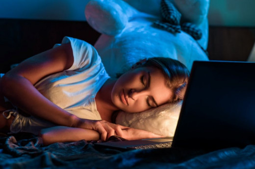 Computer Screens at Night Disturbs Sleep Patterns 