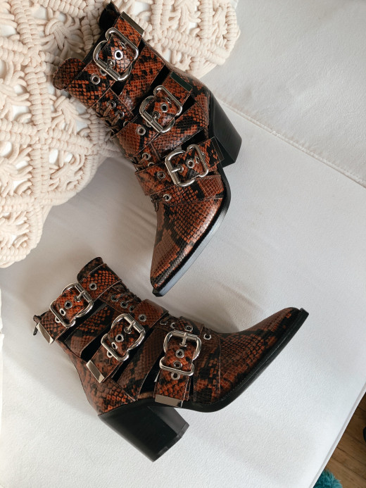 Boots can help you to make a killer first impression. Let the boots talk for you.