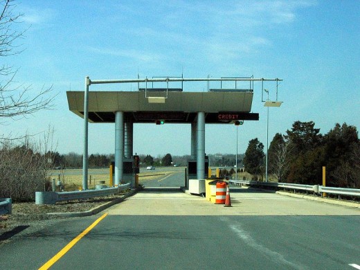 Toll booth on the Dulles Greenway (public domain).