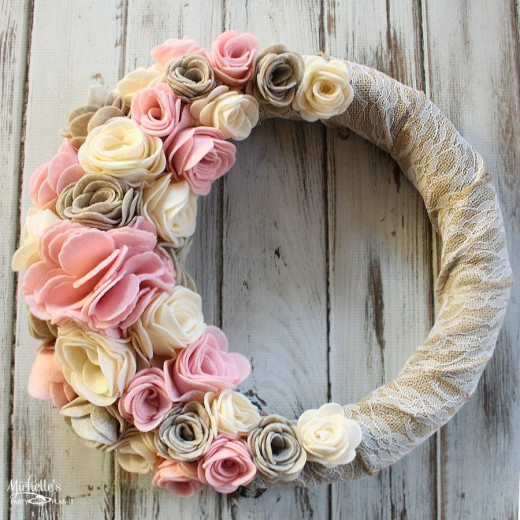 You do not have to limit yourself when it comes to creating a rustic rose wreath. You can use other materials to create the same theme. 