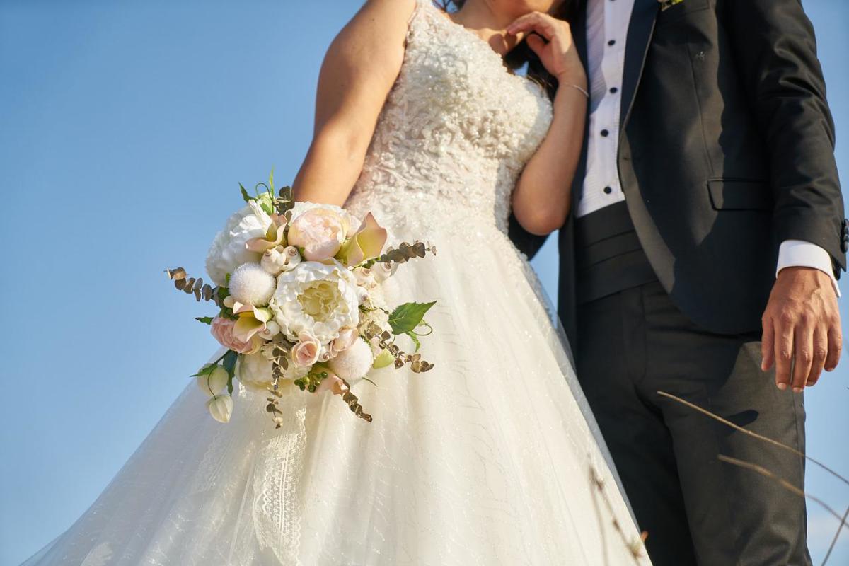How to Save Money on a Big Wedding