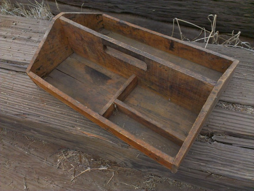"tool box tray IMAG0033" by el cajon yacht club is licensed under CC BY 2.0.