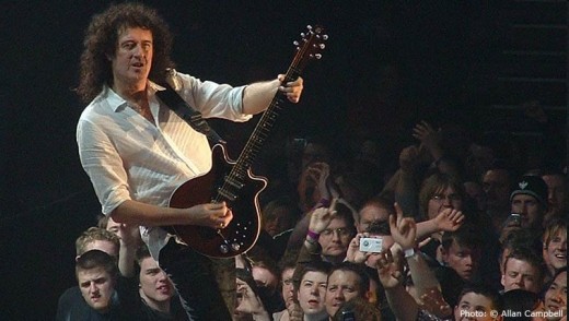 Brian live on stage (Courtesy of Brian May. With special thanks to Brian and Jen Tunney)