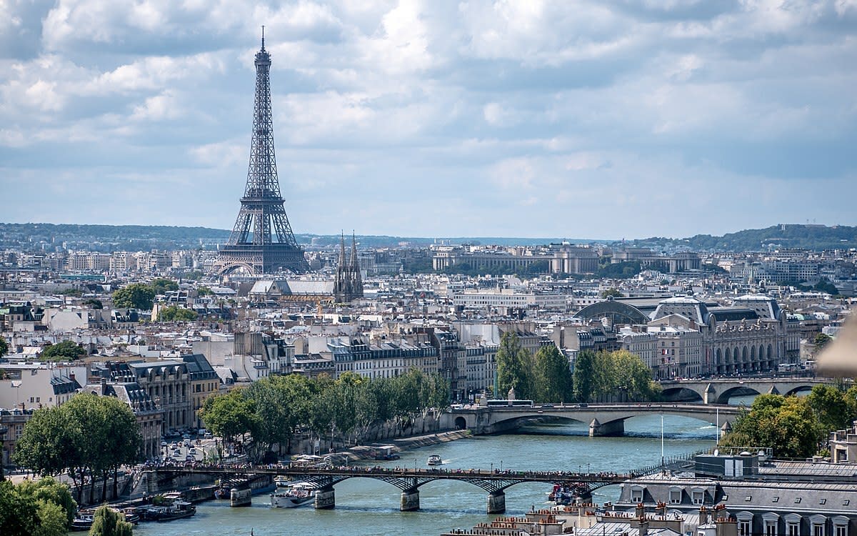 10 Must-See Places in Paris: A Journey through the City of Love