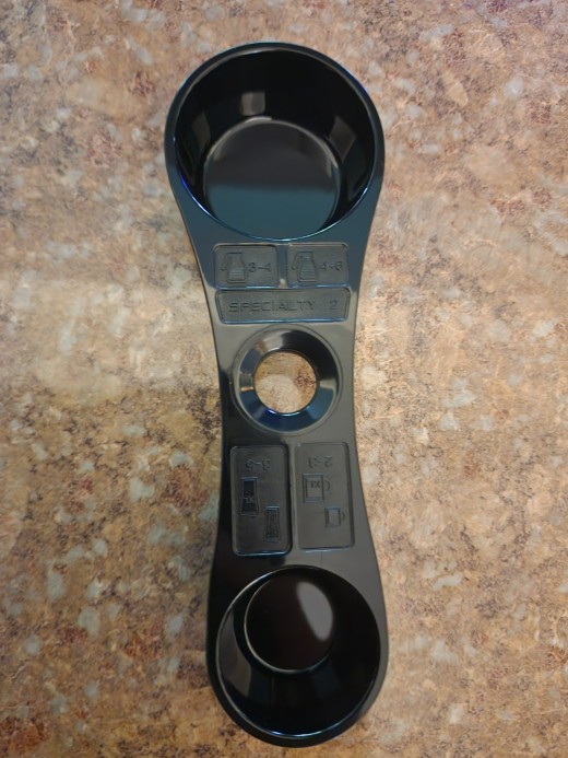 This coffee maker also comes with a scoop.