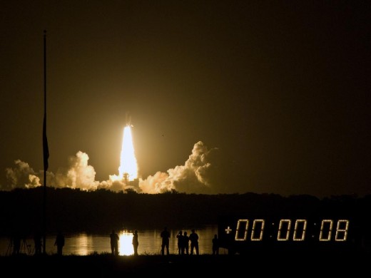 SPACE SHUTTLE DISCOVERY LIFTOFF