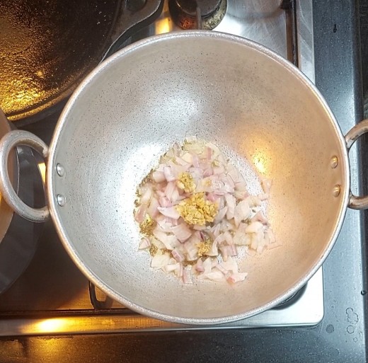 In a frying pan, heat 2 teaspoons ghee  and 2 teaspoons oil. Splutter 1 teaspoon cumin seeds, add 1/2 cup chopped onion, 1 teaspoon ginger garlic paste.