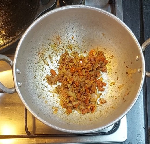 Mix and combine everything well.