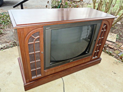 1996 RCA Color Track Plus Console Television, RCA Model G27352DT, RCA Chassis Number CTC187AC.  Manufactured November 1996.The television features a 27-inch screen with a 4:3 aspect ratio and a resolution of 480i.