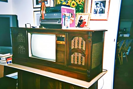 Beautiful Magnavox Three in One Console Color Television. It has a color television, AM/FM Radio, 8 Track tape player, and record player. I believe it dates from the 1970s. Made in Tennessee … and she is very lovely. 