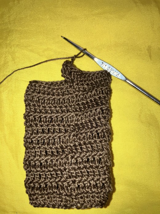 This is what the first round of the first pant leg should look like. Make sure you're only working in one side of the chain - we're going to need the other side for the other leg!