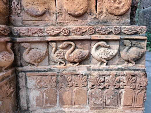 "Hansalata' - a design consisting of a row of swans; terracotta; Nabaratna Shiva temple, Panchthupi "Hansalata' - a design consisting of a row of swans; terracotta; Nabaratna Shiva temple, Panchthupi