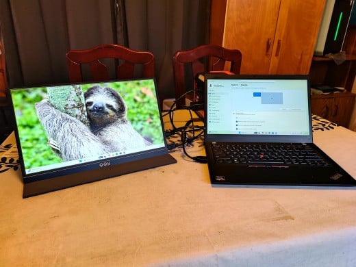 An external monitor allows you to work with different information on each screen