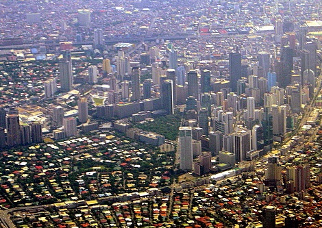 Aerial view of Ugarte Field, Makati, the green square near the center.  Photo from http://tonetcarlo.wordpress.com