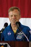 Astronaut Steven Lindsey speaking after a shuttle mission.