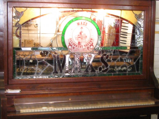 main bar piano