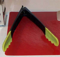 Silicone tipped tongs with a plastic handle