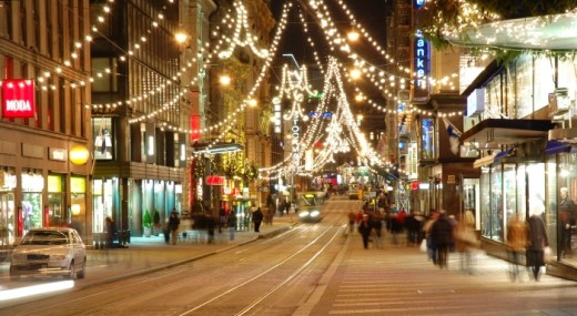 Christmas Shopping (Photo Credit: Wikimedia Commons)