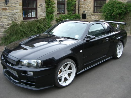 The typically tough stance of a car sporting TE-37's.  In this case, a UK owned R34 GTR.