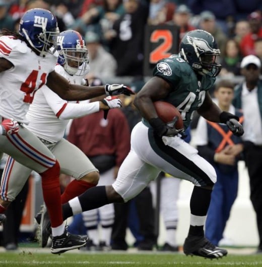 Philadelphia Eagles' Leonard Weaver (43) breaks free of New York Giants defenders New York Giants' C.C. Brown (41) and Antonio Pierce (58) to run for a touchdown during the first quarter an NFL football game Sunday, Nov. 1, 2009, in Philadelphia. (AP