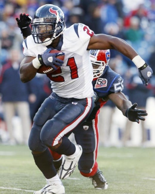 Houston Texans' Ryan Moats runs for a touchdown during the second half of the NFL football against the Buffalo Bills in Orchard Park, N.Y., Sunday, Nov. 1, 2009. (AP Photo/Dean Duprey)