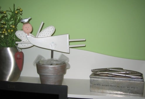 Motivational desktop pieces.
