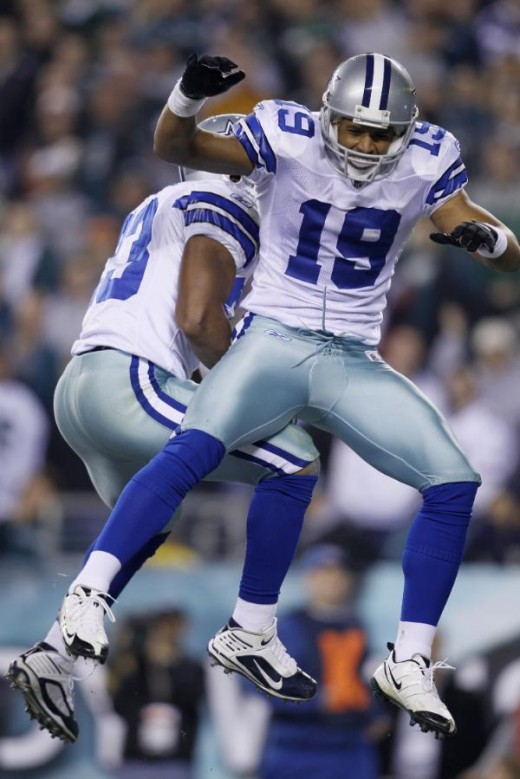 Miles Austin, right, celebrates with running back Tashard Choice after Austin's 49-yard touchdown in the second half of an NFL football game against the Philadelphia Eagles, Sunday, Nov. 8, 2009, in Philadelphia. (AP Photo/Matt Slocum)