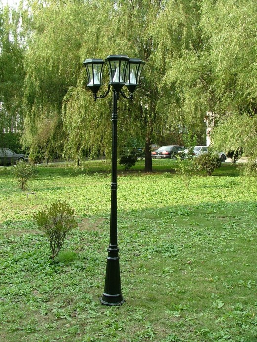 A 3 headed Lamp Post by Gama Sonic