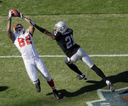 Kansas City Chiefs wide receiver Dwayne Bowe (82) reaches unsuccessfully for a pass as Oakland Raiders cornerback Nnamdi Asomugha (21) defends in the first quarter during an NFL football game in Oakland, Calif., Sunday, Nov. 15, 2009. (AP Photo/Jeff 