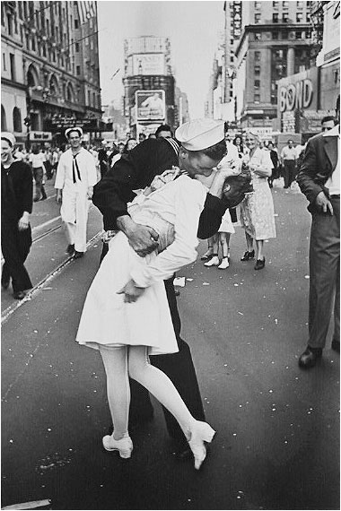 Kiss in Times Square - VJ Day