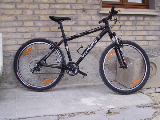 Typical reasonable quality MTB by Specialized; their Hardrock series. The frame is reasonably light and there is front suspension for bumpy roads. The tyres are full mud off-road tyres; note the lack of mudgards. It's a very good bike for teenagers w