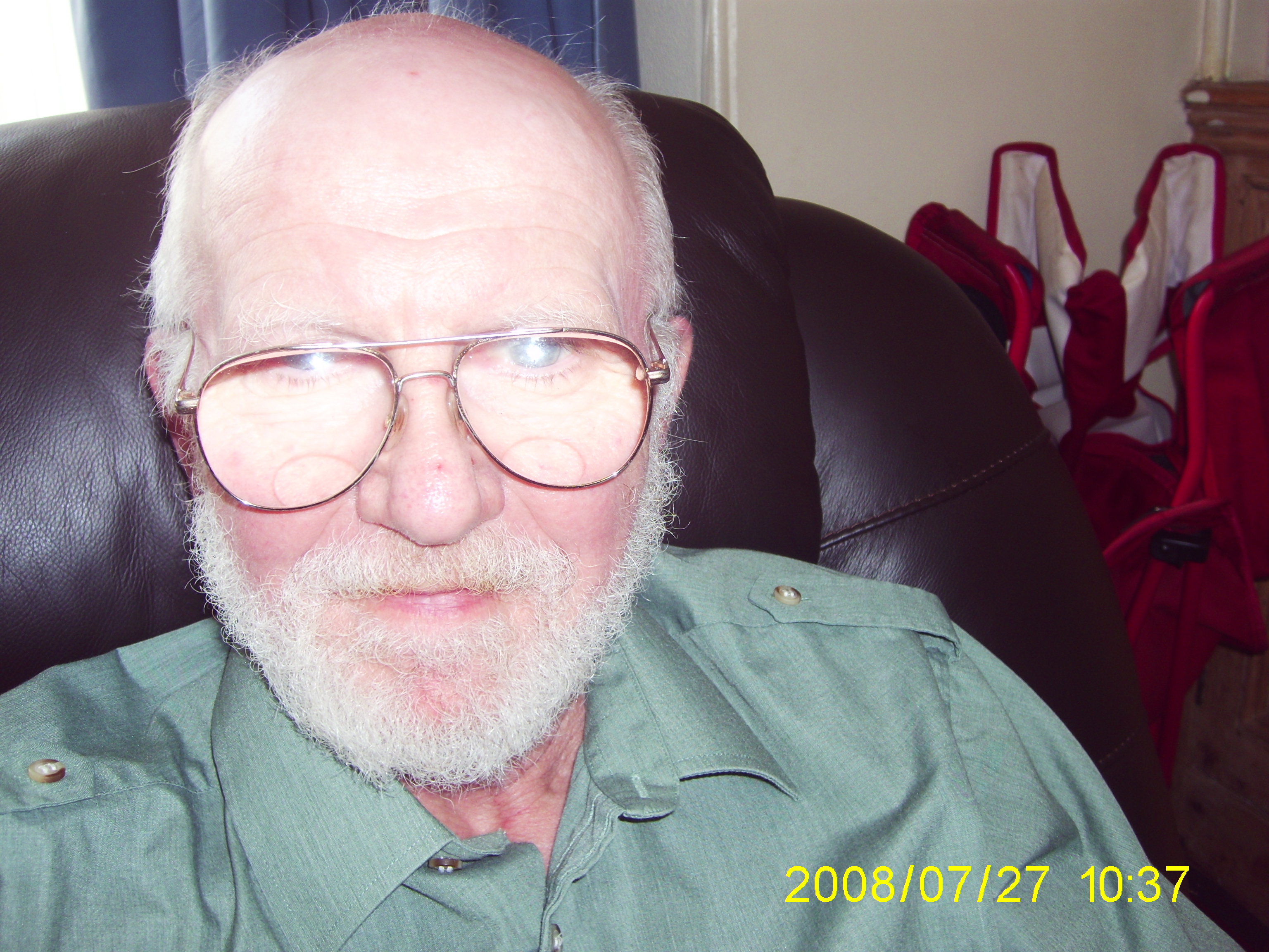 HubPages profile picture for @rhinestone
