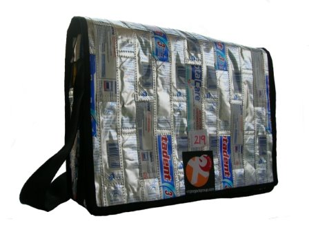 Did you expect that this laptop bag is also made of plastics saved from thrash can ? (Picture : ester-journey.blogspot.com)